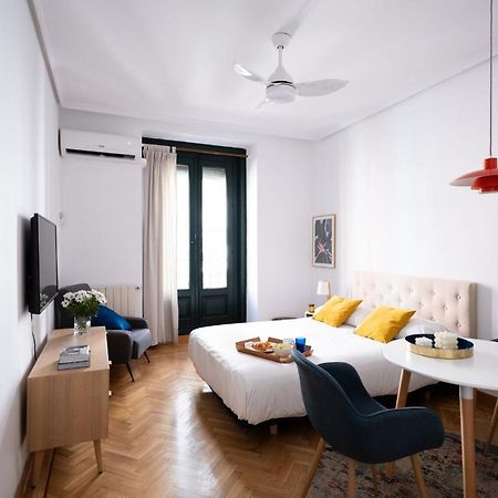 Estudio Calle Del Barquillo มาดริด ภายนอก รูปภาพ