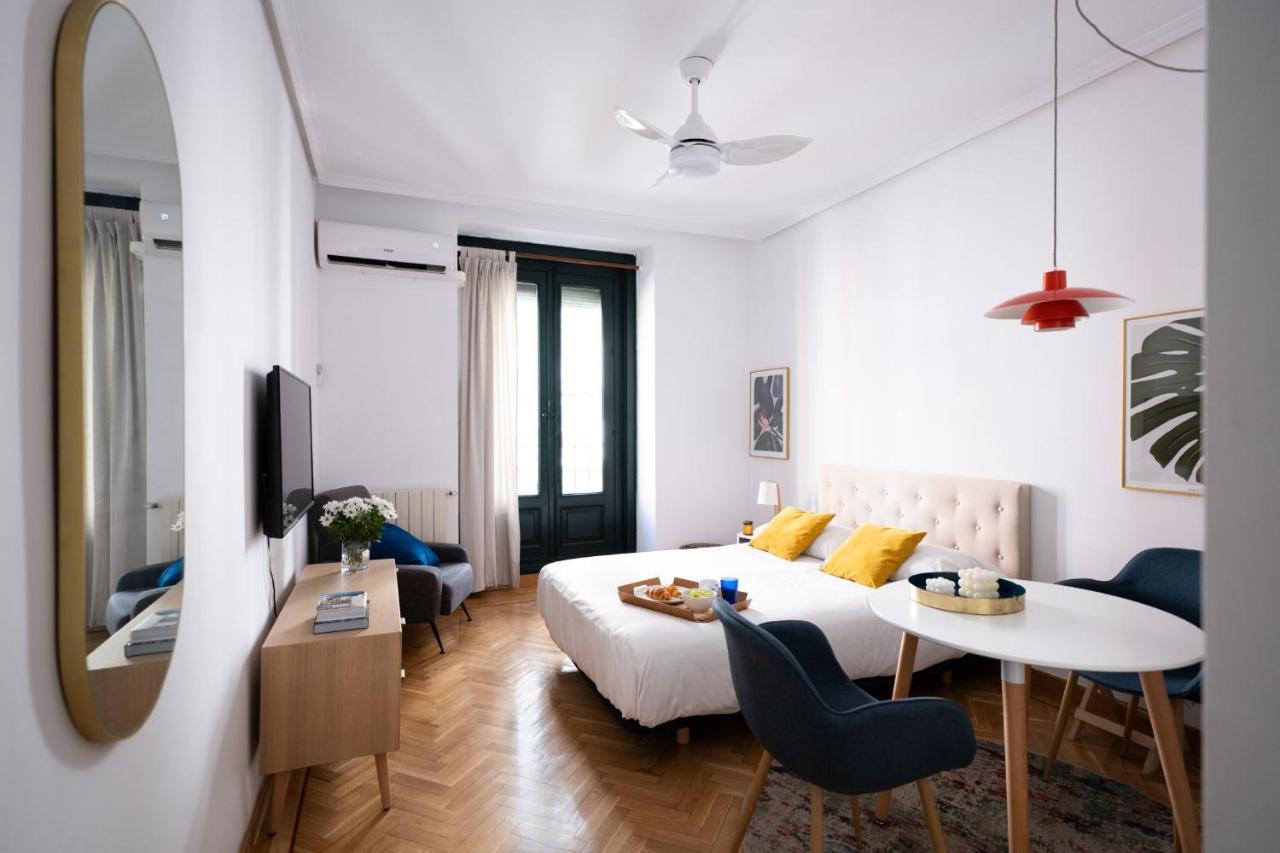 Estudio Calle Del Barquillo มาดริด ภายนอก รูปภาพ
